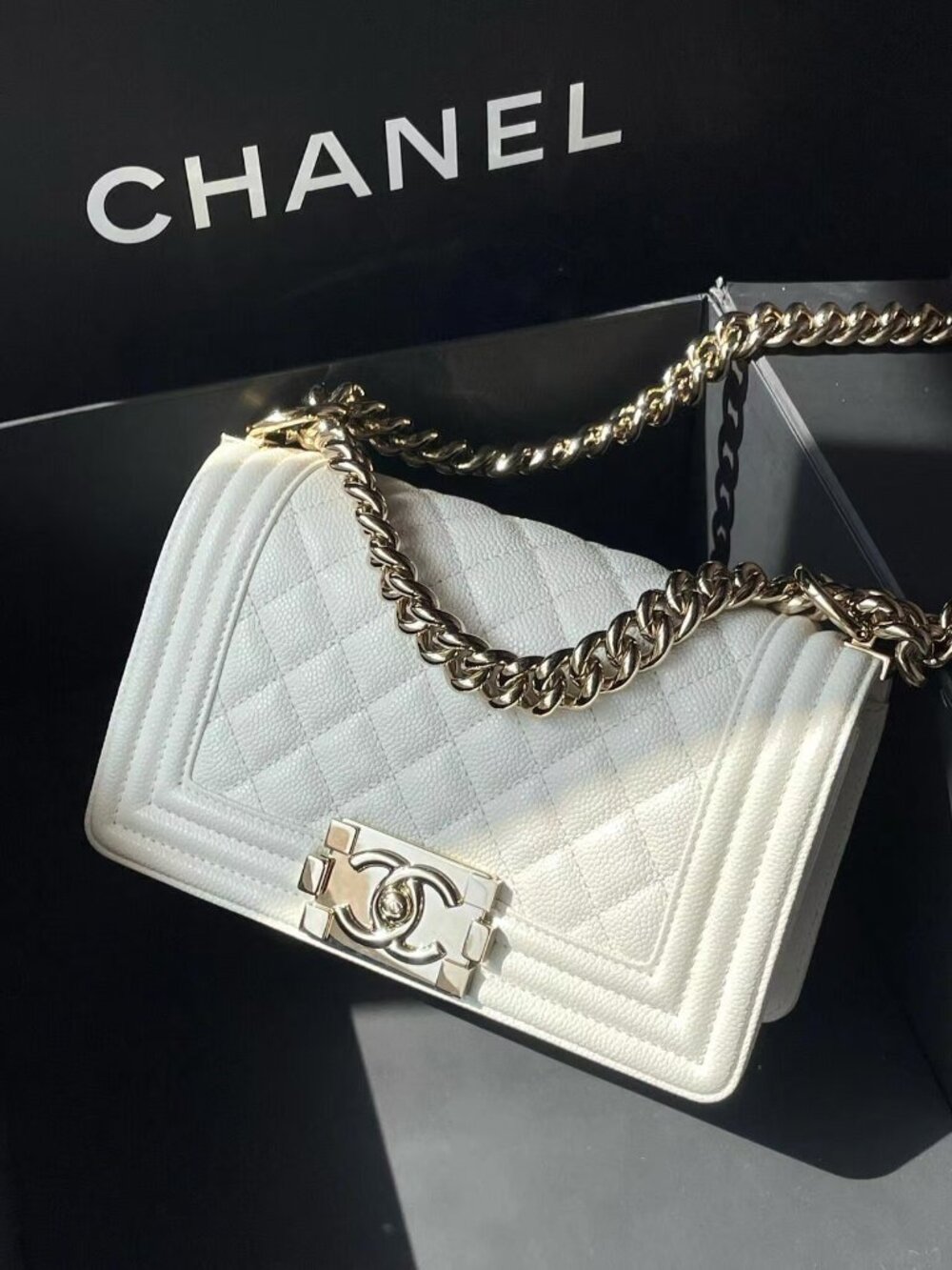 Classic CHANEL Bag: A Stylish and Versatile Choice for Elegance